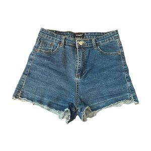 Vinnie vintage hight waisted jean shorts with  distressed endings, side slits.